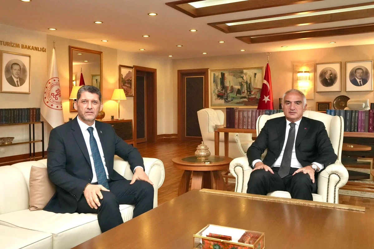 AK Parti Antalya İl Başkanı &Ccedil;etin, Fidan&rsquo;la g&ouml;r&uuml;şt&uuml;