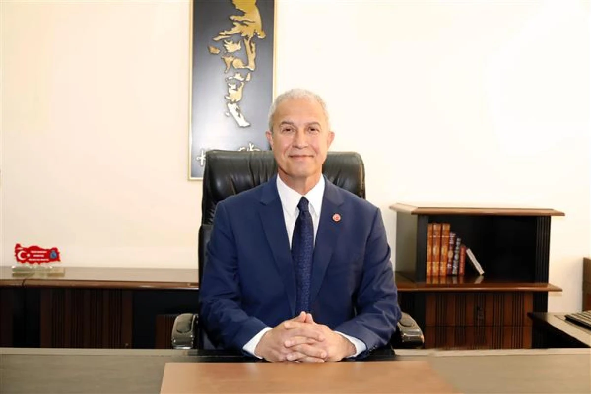 Alanya Belediye Başkanı &Ouml;z&ccedil;elik, CHP'den istifa etti