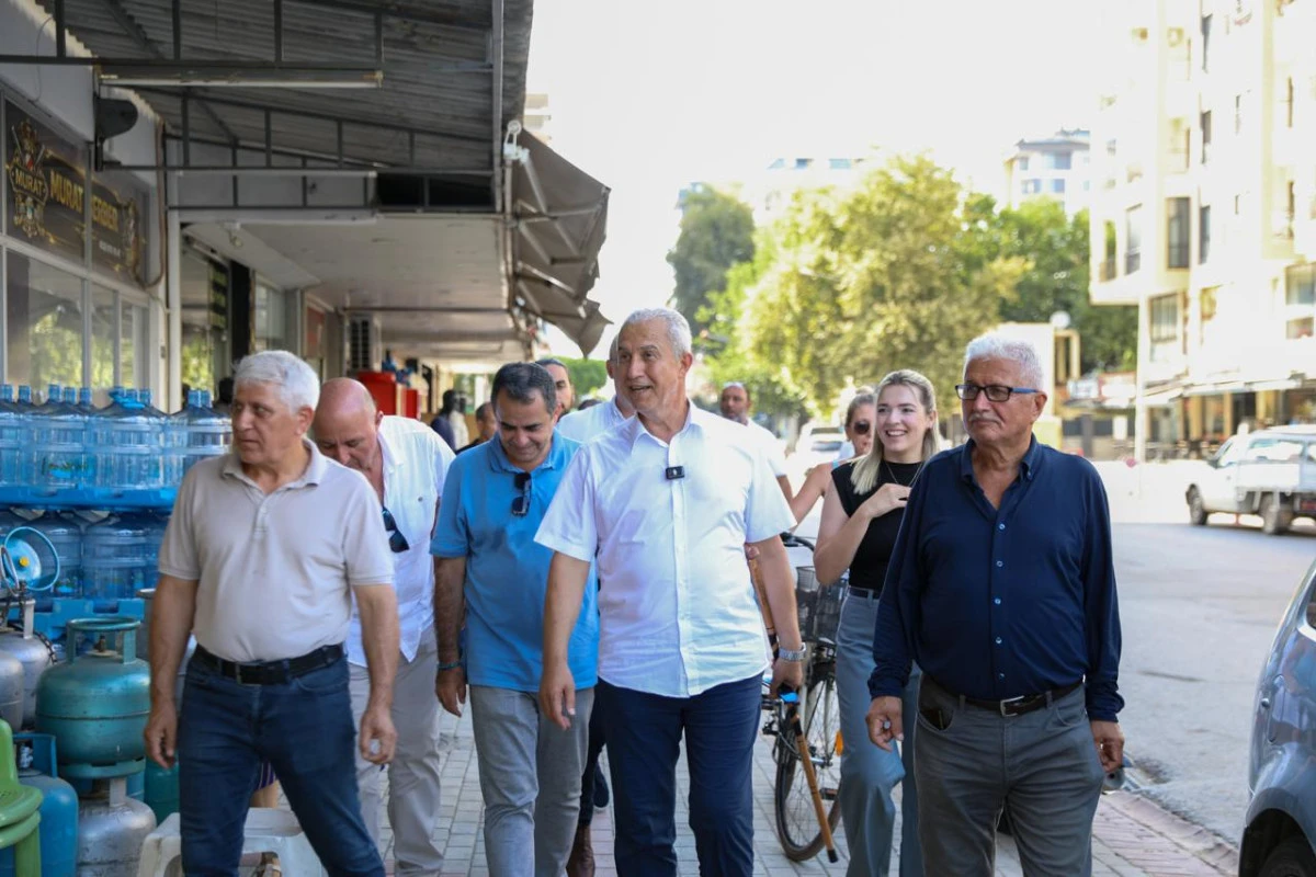 Alanya Belediye Başkanı &Ouml;z&ccedil;elik, Mahmutlar'da vatandaşla buluştu