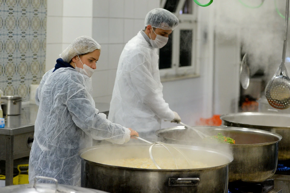 Antalya Muratpaşa&rsquo;da 600 haneye yemek! Aşevi destek oluyor