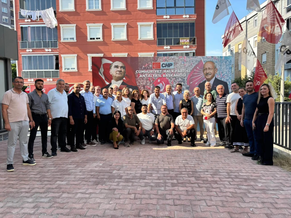 CHP D&ouml;şemealtı İl&ccedil;e Başkanı Uğur'dan İl Başkanı Şahin&rsquo;e ziyaret