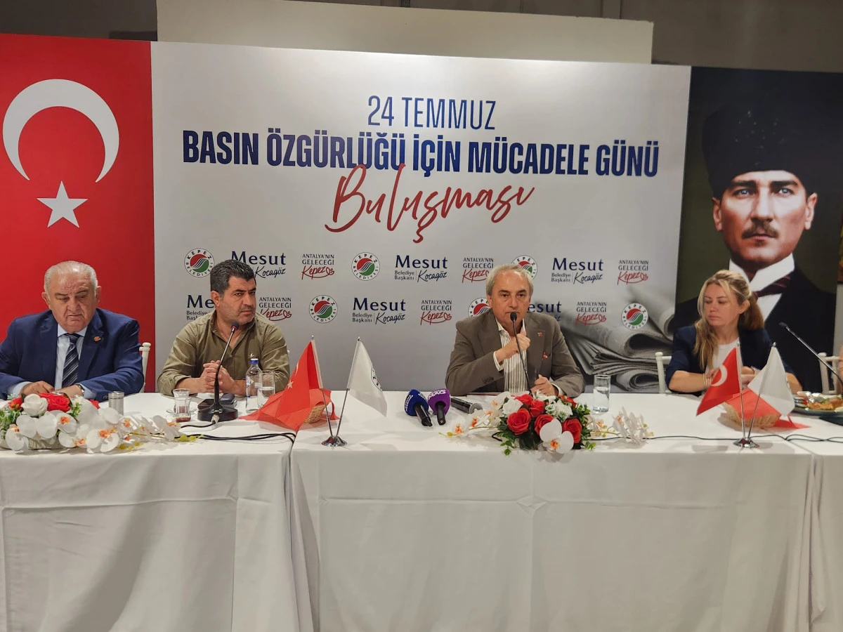 CHP'ye rozetsiz mesaj! Kepez Belediye Başkanı Kocag&ouml;z: Belediye başkanı rozetsizdir