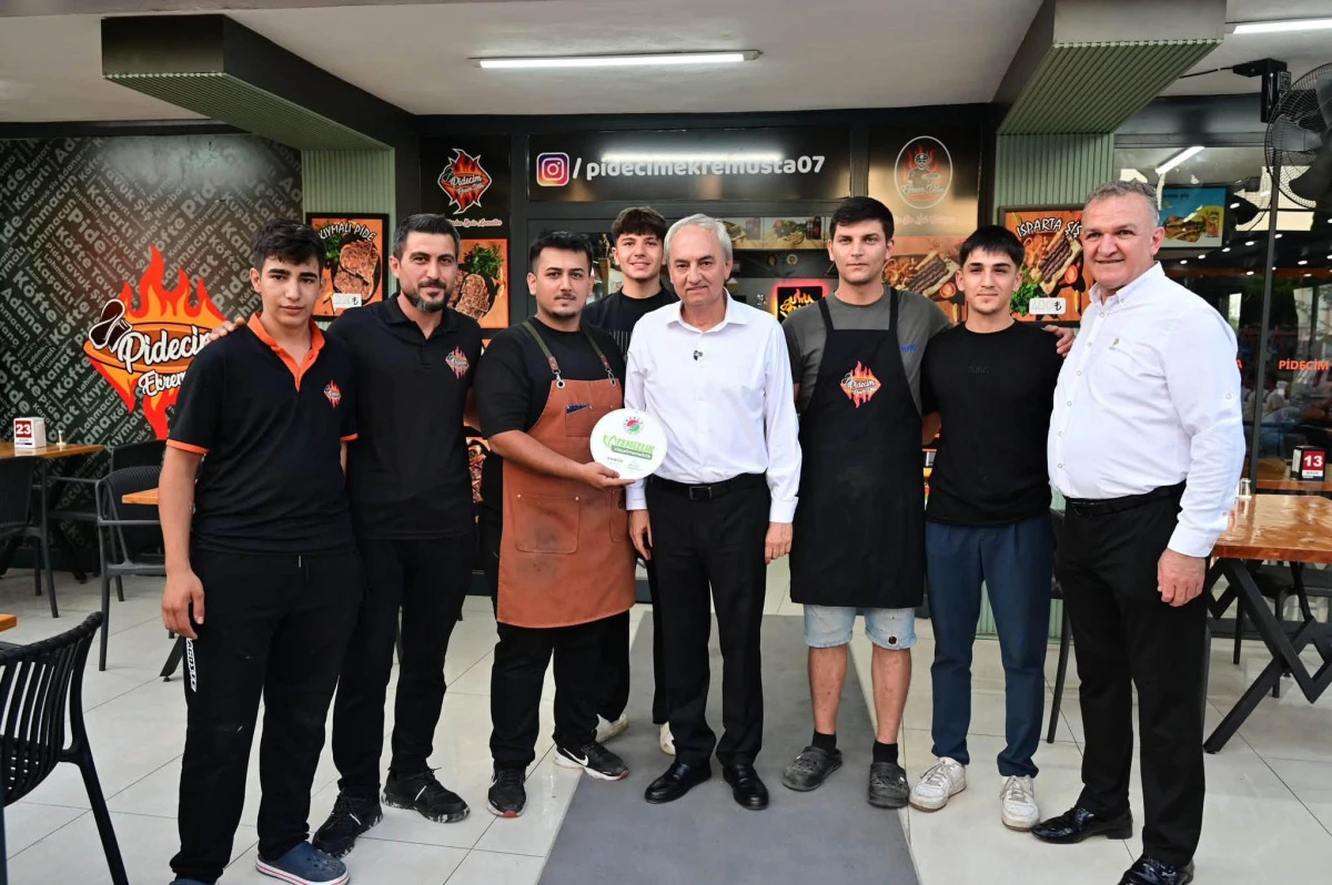 Kepez'de temizlik kampanyası esnafa anlatıldı