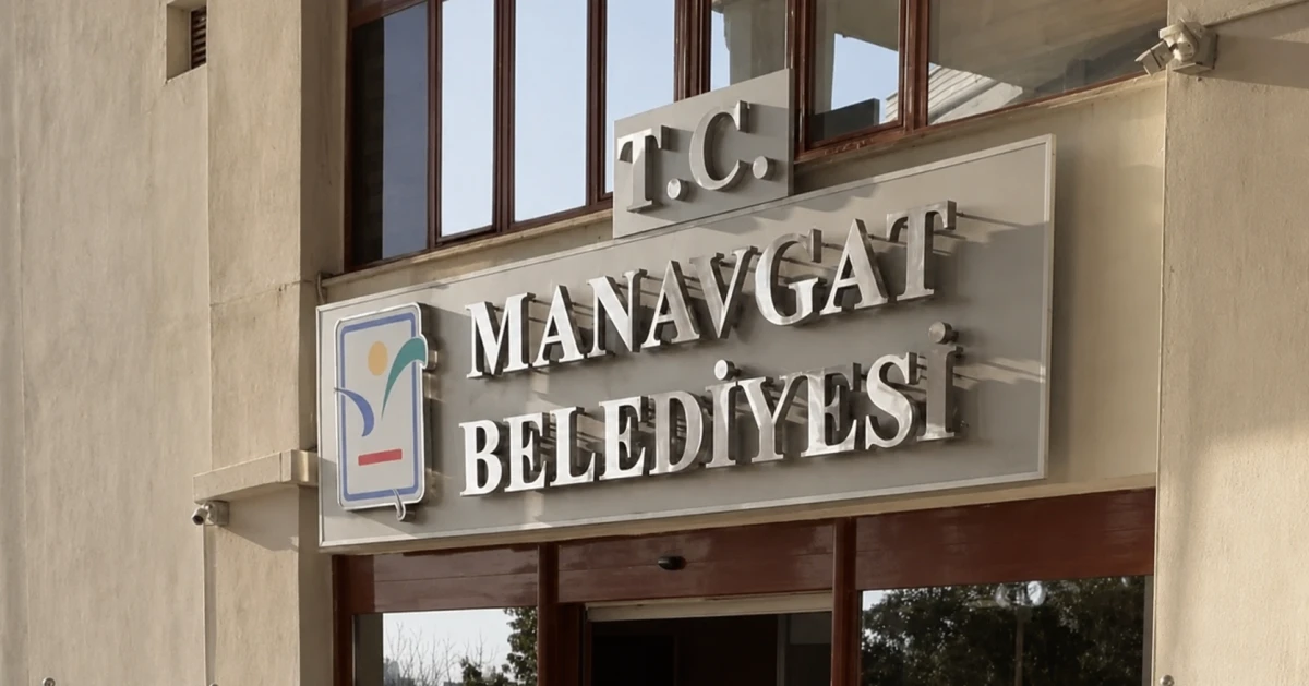 Manavgat Belediyesi'ne gece operasyonu! Makam ara&ccedil;ları haczedildi